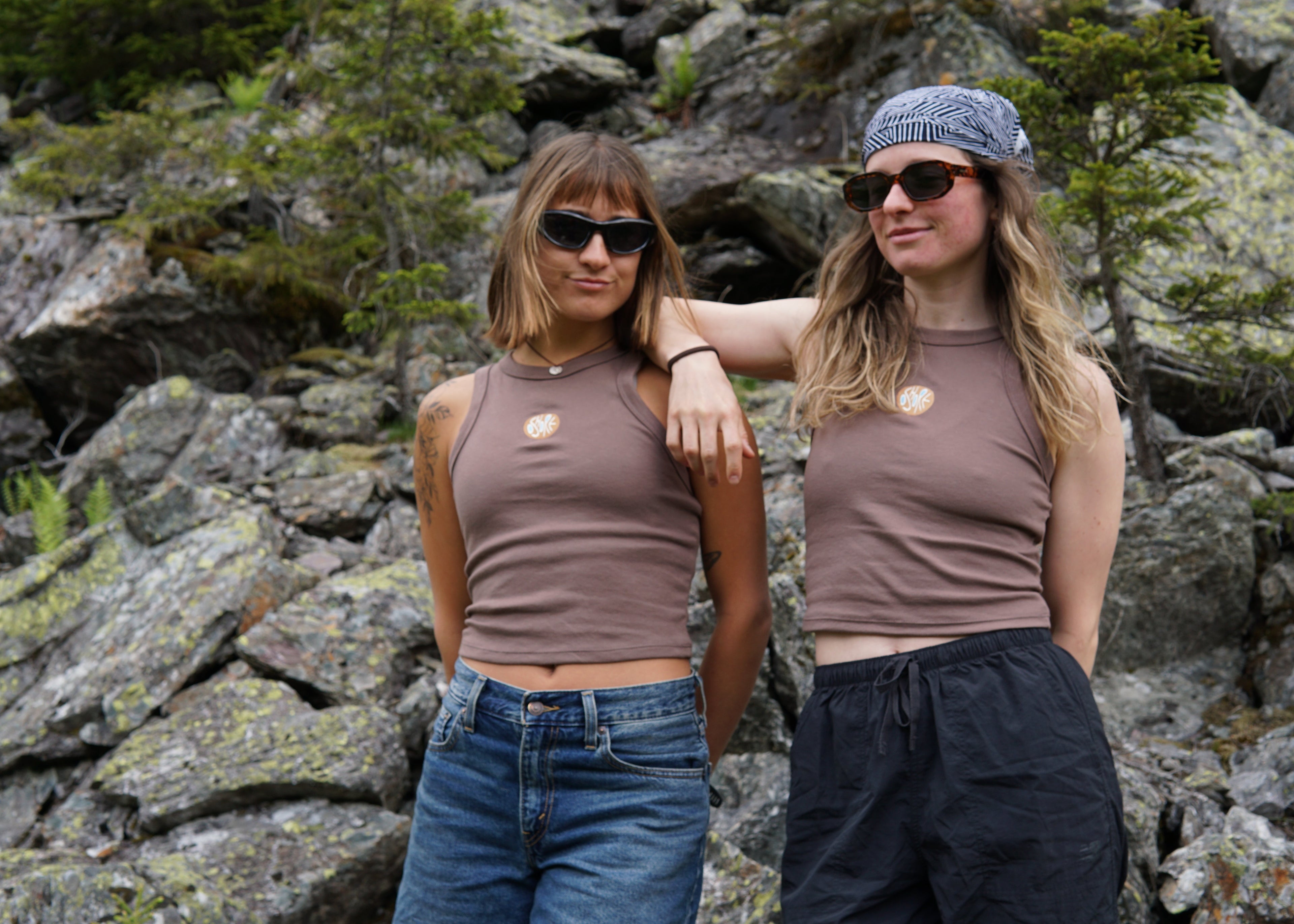 grounded - crop shirt