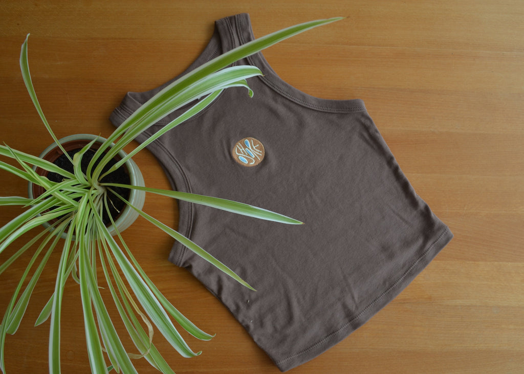 grounded - crop shirt