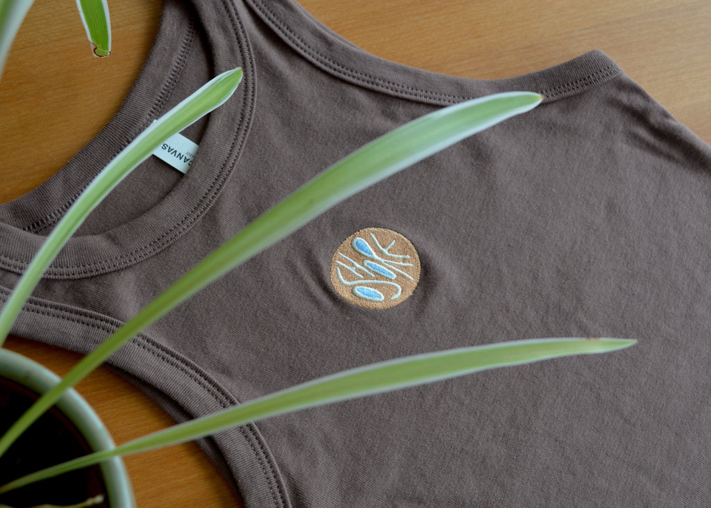 grounded - crop shirt